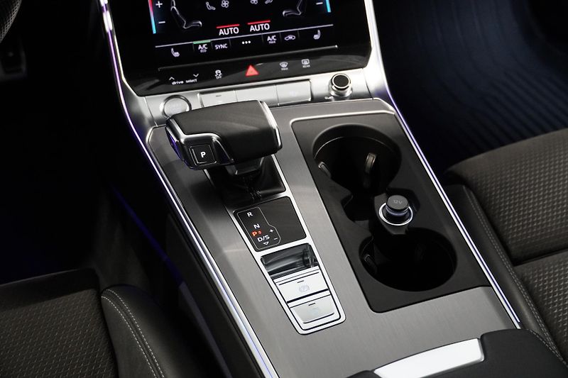 Audi A6 50TDI,S-LINE,ČR,1MAJ,HUD,Tažné - fotka 25 z 37