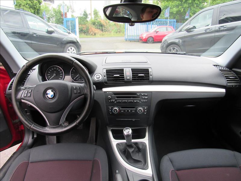 BMW Řada 1 1,6 90kW 116I - fotka 11 z 27