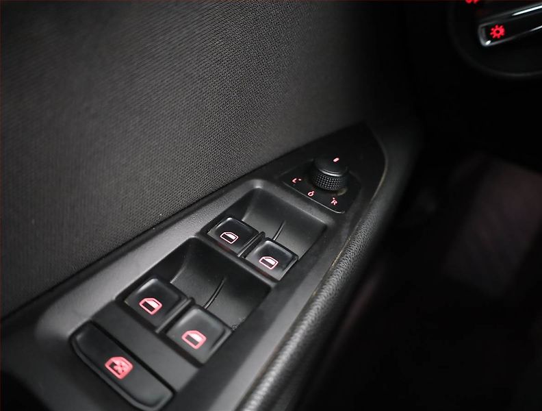 Seat Leon (2015) 1.6 TDI, Tempomat - fotka 14 z 16