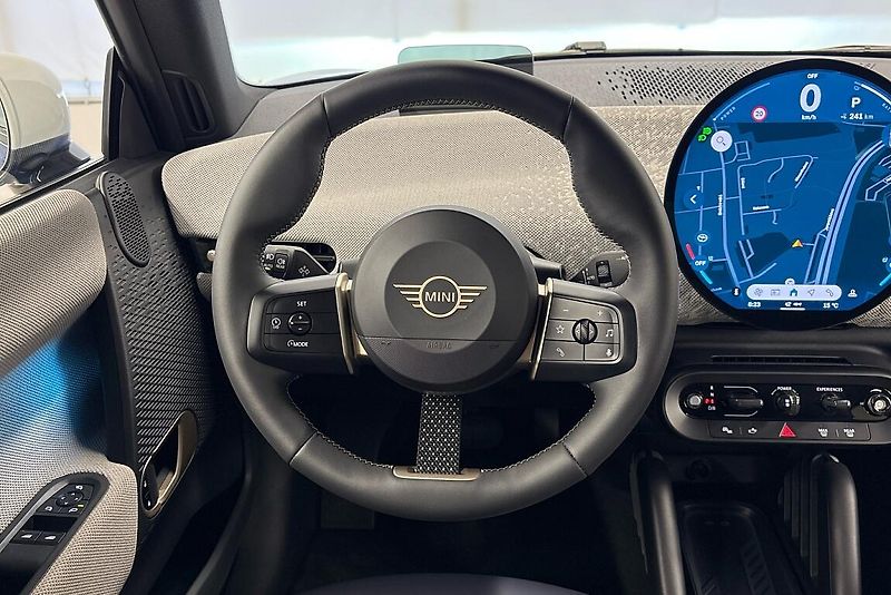 Mini Cooper SE - fotka 9 z 13
