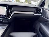 Volvo V60 B4 FWD // PLUS DARK + kola - náhled 23