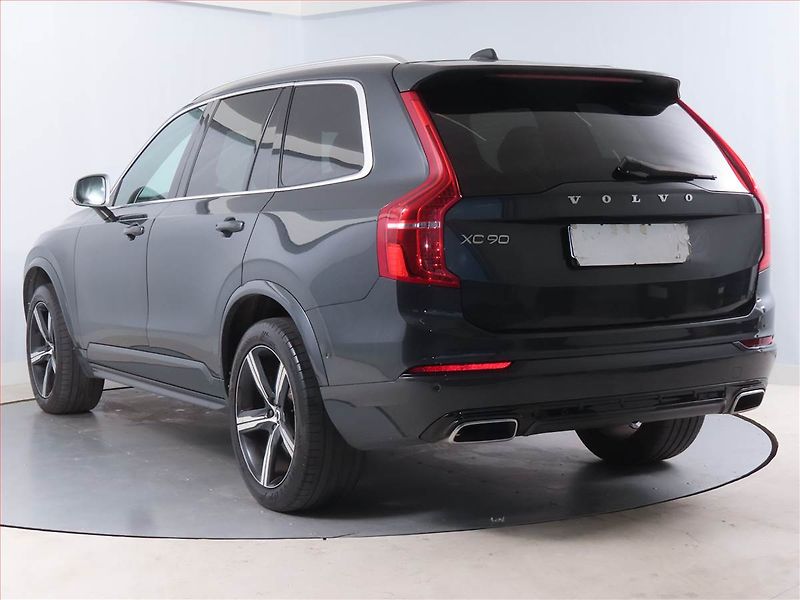 Volvo XC90 (2018) R-Design D5 AWD, R-Design, 4x4 - fotka 4 z 16