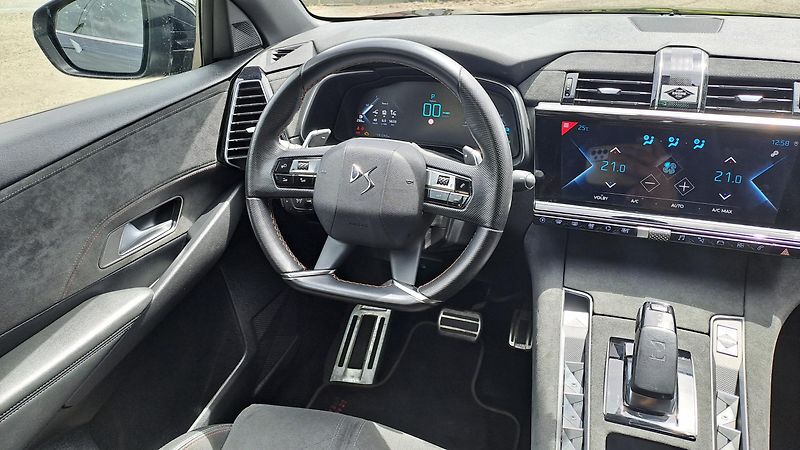 DS Automobiles DS7 Crossback E-Tense 4x4 PERFORMANCE Line - fotka 15 z 27