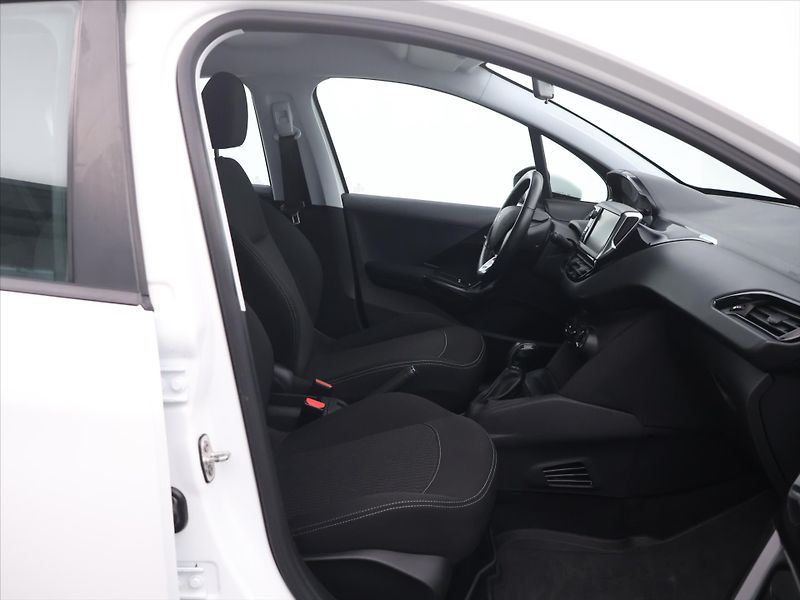 Peugeot 208 1,2 PureTech Klima CZ 1.Maj. - fotka 12 z 32