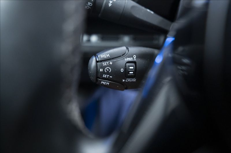 Peugeot 5008 1,2 PT KAMERA VÝHŘEV 7 MÍST ČR - fotka 21 z 36