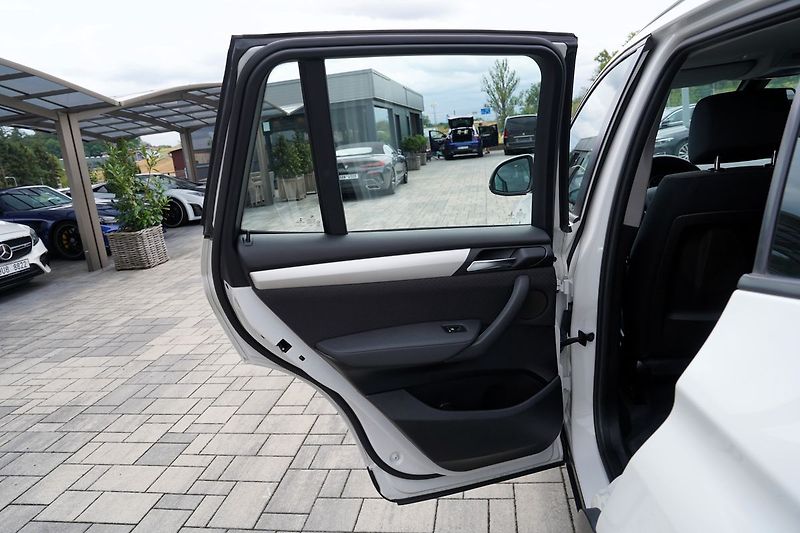 BMW X3 2.0d xDrive/manuál/navi/ČR - fotka 15 z 38