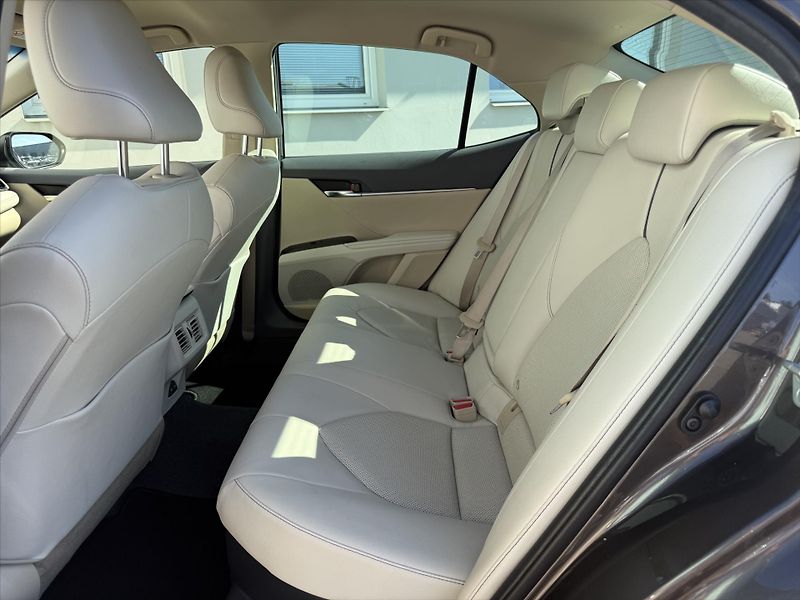Toyota Camry 2,5 Executive, Hybrid - fotka 10 z 20