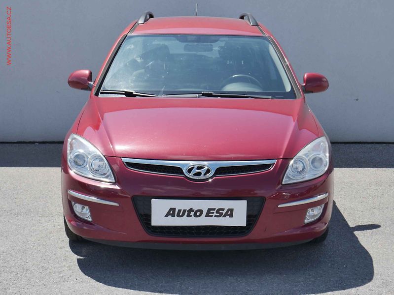 Hyundai i30 (2010) 1.6 16V, ČR, AC, STK1/28 - fotka 2 z 16