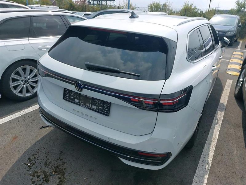 Volkswagen Passat 2,0 TDI PANORAMA,WEBASTO,TAŽNÉ - fotka 4 z 12