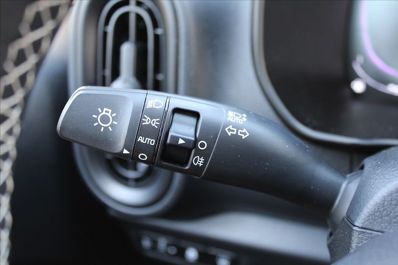 Kia Picanto 1,0 I  1.MAJ,9.755.KM,COMFORT - fotka 14 z 32
