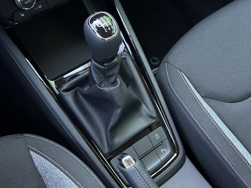 Škoda Kamiq 1.0TSi 116PS KAMERA+PDC P/Z Sm - fotka 32 z 42
