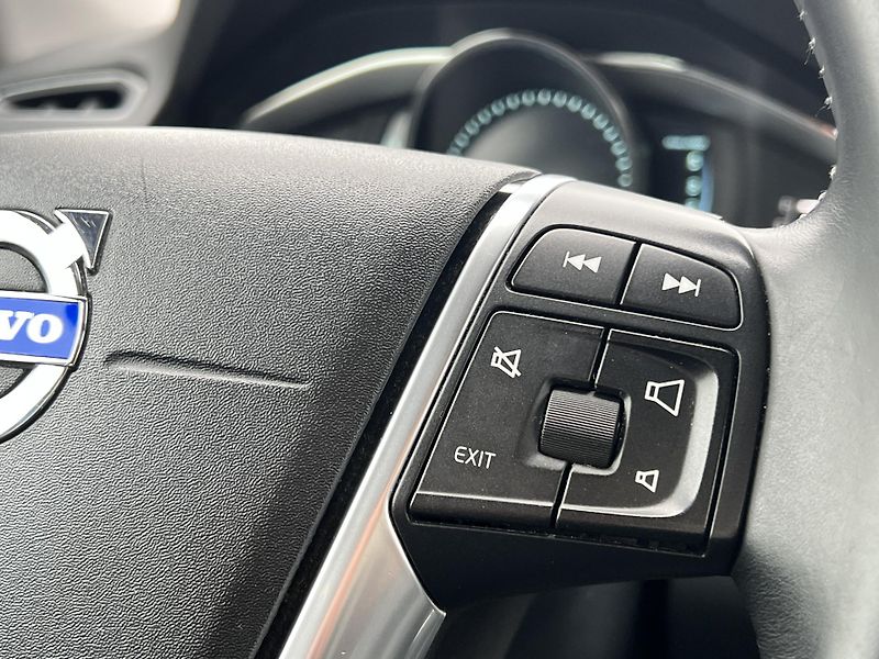 Volvo V70 2.0D D4 AUTOMAT KŮŽE KLIMA - fotka 13 z 41