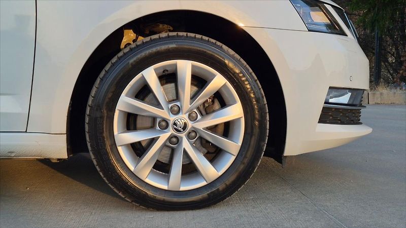 Škoda Octavia 1,5 TSI 110Kw STYLE ČR DPH - fotka 23 z 23