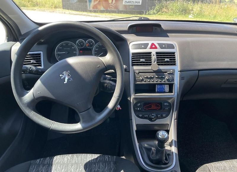 Peugeot 307 2,0 16V - fotka 8 z 9