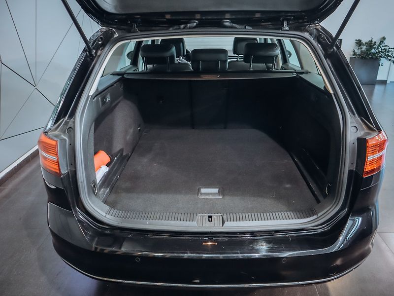 Volkswagen Passat 2.0TDI Highline 110 kW - fotka 8 z 25