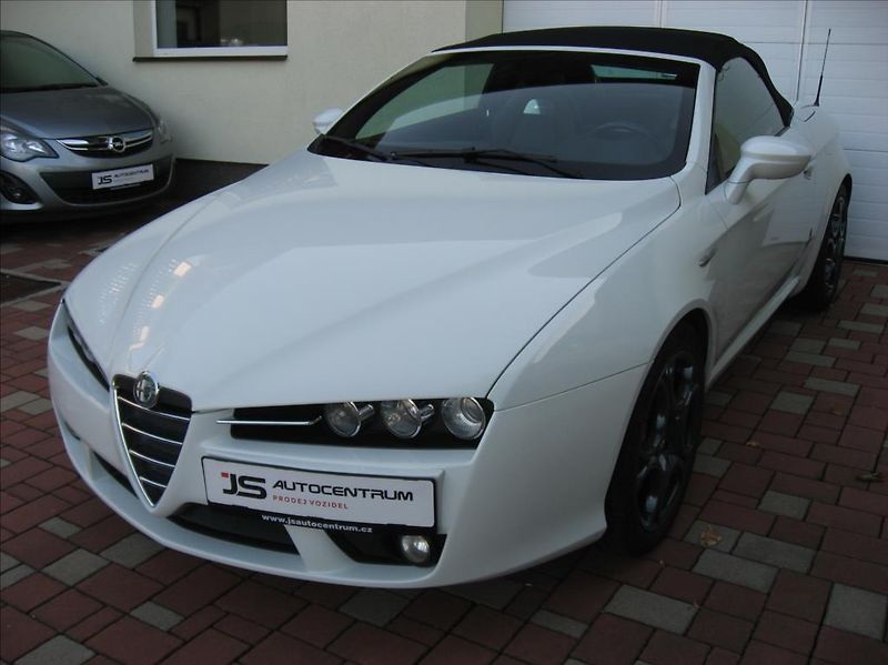 Alfa Romeo Spider 2,2 JTS 185PS  Exclusive - fotka 2 z 46