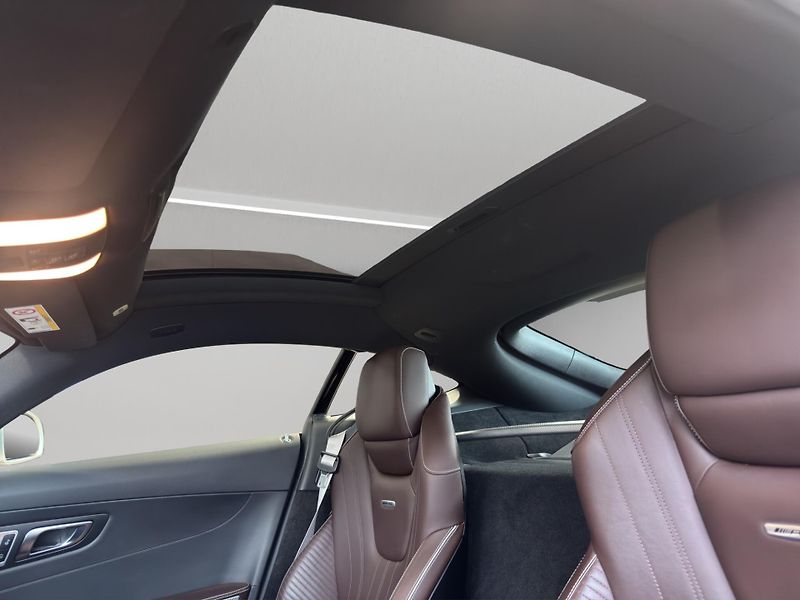 Mercedes-Benz AMG GT (2019) Mercedes S - fotka 24 z 25