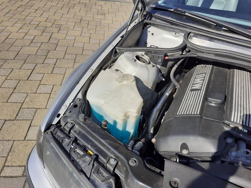 BMW Řada 3 (1998) 323i 6V - fotka 21 z 28