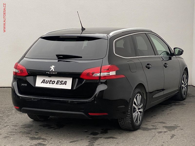 Peugeot 308 (2019) 1.5 HDi, Allure, navi - fotka 4 z 18