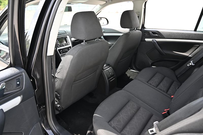 Škoda Octavia 2.0TDI 7/2011 Rezervace - fotka 35 z 50