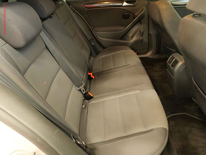 Volkswagen Golf (2009) 1.6i, AT, AC, STK3/28 - fotka 12 z 17