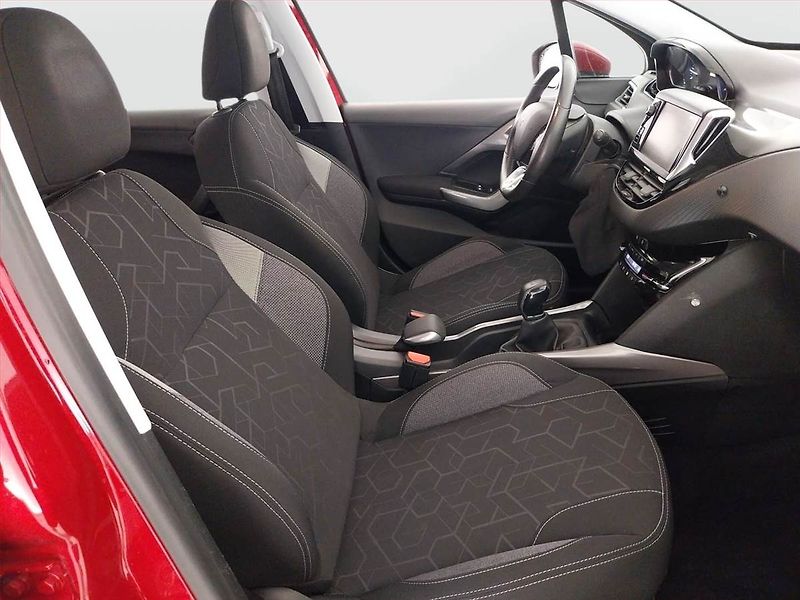 Peugeot 2008 (2017) 1.2 PureTech, ČR,1.maj - fotka 9 z 17