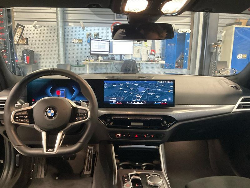 BMW Řada 3 330i xDrive Touring - fotka 6 z 14