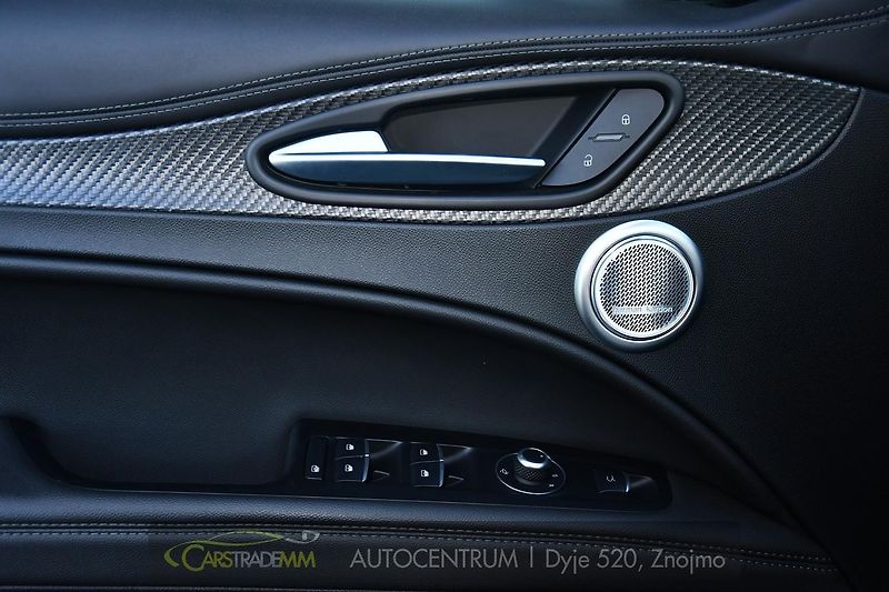 Alfa Romeo Stelvio 2.9 V6 Bi-T 520PS QUADRIFOGLIO - fotka 26 z 56