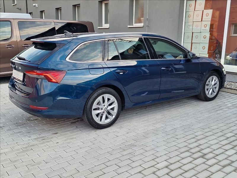 Škoda Octavia 2.0TDI 110kW Style Combi,1Maj - fotka 11 z 50