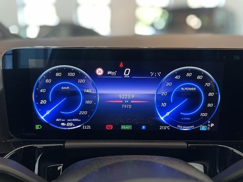Mercedes-Benz EQA 250+ AMG - fotka 23 z 37