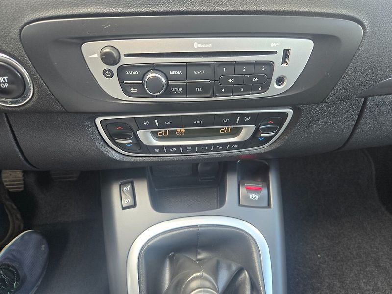 Renault Scénic (2015) 1.6i16V Limited,TOP.ROZVODY - fotka 26 z 33