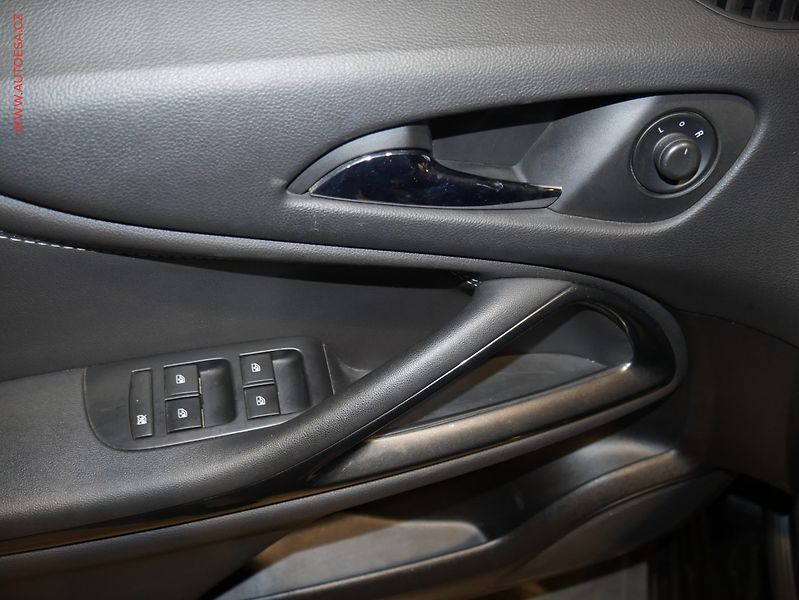 Opel Zafira (2018) 2.0 Tourer, Automat - fotka 11 z 20