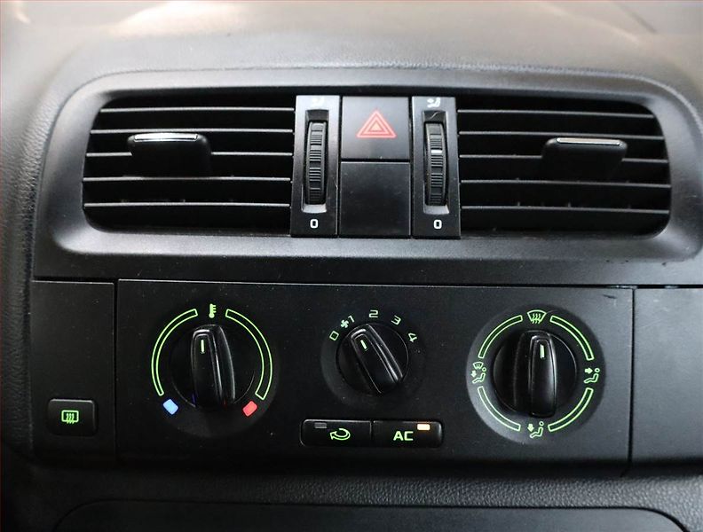 Škoda Roomster (2012) 1.2 TSI, Serv.kniha, po STK - fotka 12 z 18
