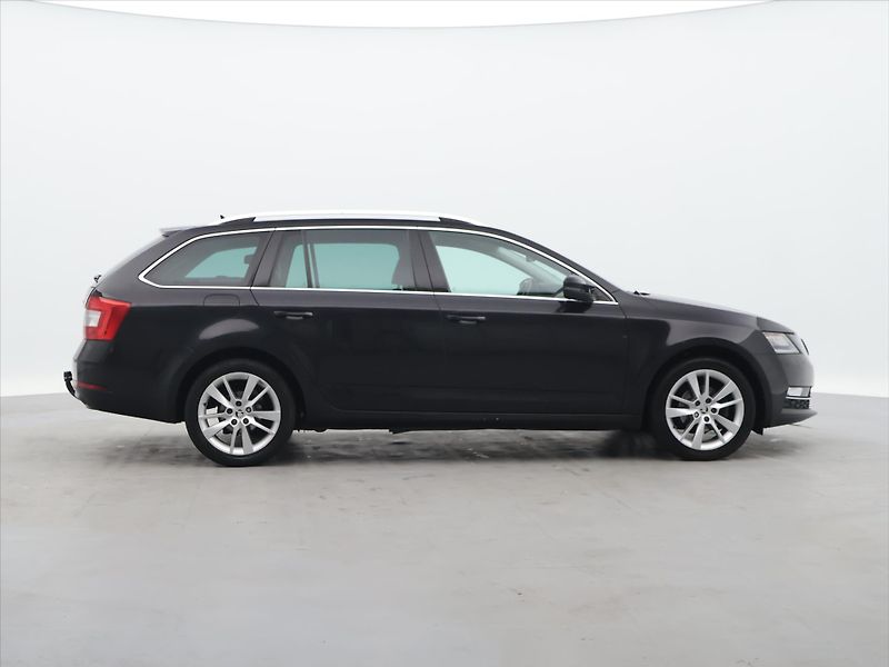 Škoda Octavia 1,6 TDI DSG Style+ LED Kůže - fotka 8 z 24