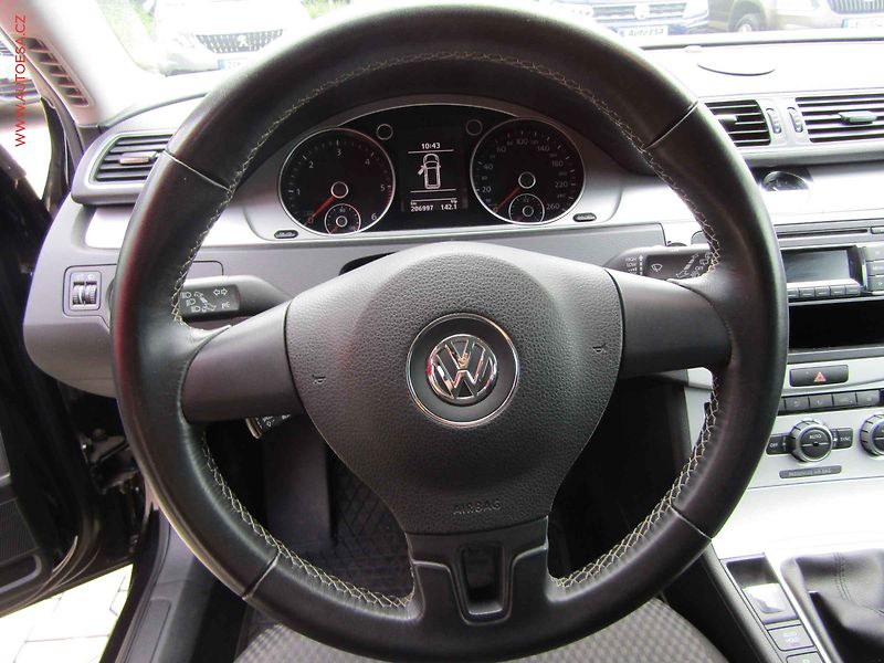 Volkswagen Passat (2014) 2.0TDi, servis.kniha - fotka 16 z 16