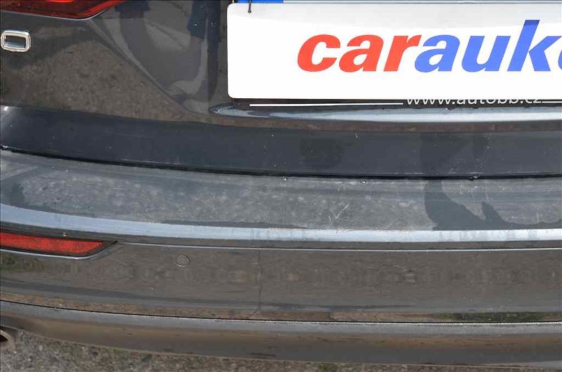 Volvo V60 (2020) 2,0 T6 TWIN ENGINE AWD - fotka 10 z 22