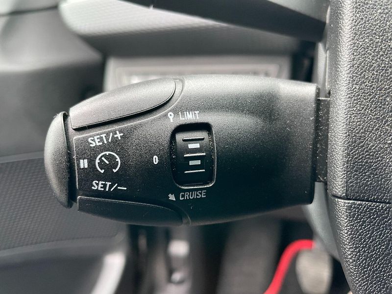 Peugeot 2008 (2014) 1.6HDi Klima! - fotka 27 z 28