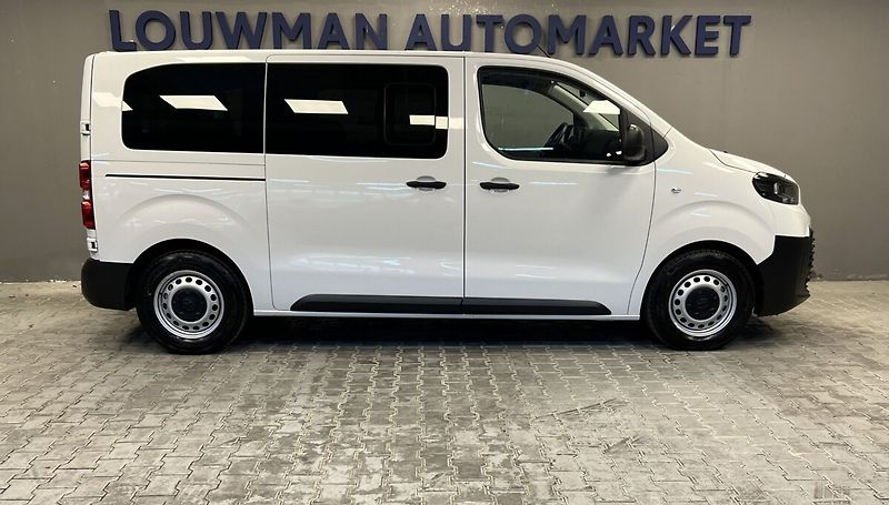 Toyota ProAce Verso 2,0 KOMBI L1 8 MÍST 6MT - fotka 16 z 16