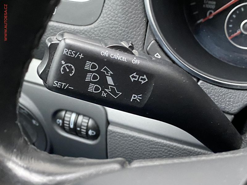 Volkswagen Golf (2012) 1.6 TDi, Trendline, navi - fotka 13 z 18