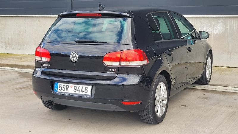 Volkswagen Golf 1,6 TDI 77KW  - fotka 12 z 23