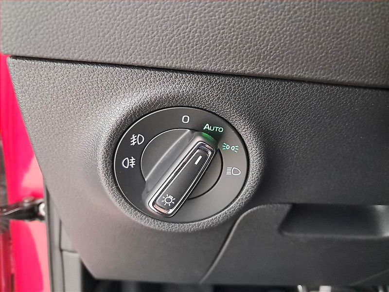 Škoda Karoq (2017) Style 2.0 TDI, 4X4, Automat - fotka 19 z 20
