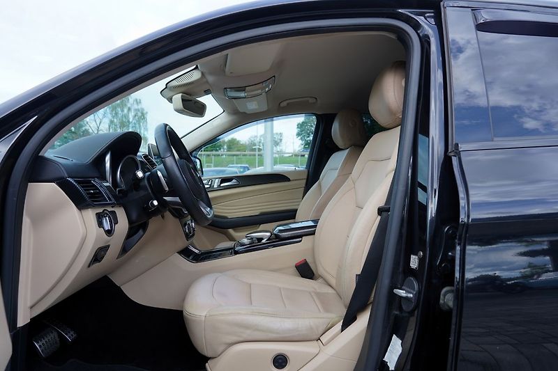 Mercedes-Benz GLE 350d 4Matic AMG/tažné/Harman - fotka 24 z 46