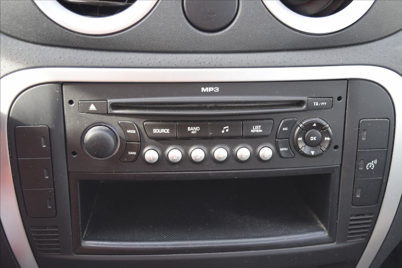 Citroën C3 1,4 i 54KW ALU NÍZKÝ NÁJEZD KM - fotka 27 z 35