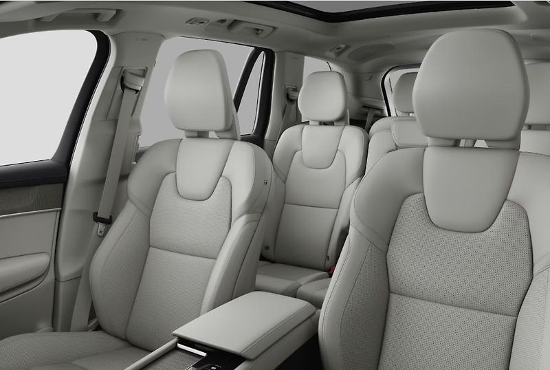Volvo XC90 (2025) B5 PLUS BRIGHT - fotka 8 z 11