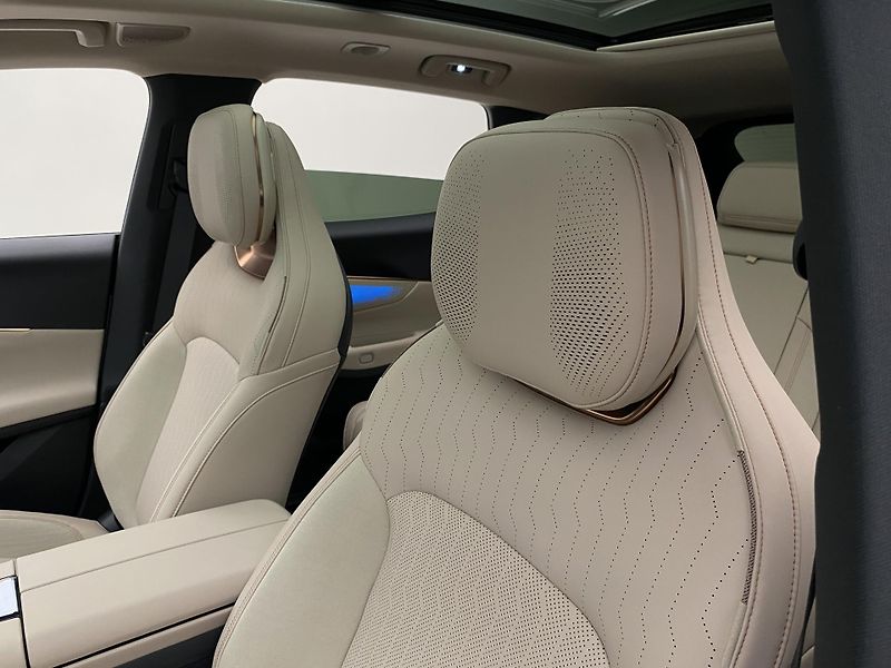 Lynk & Co 08 (2026) MORE PHEV - fotka 39 z 108