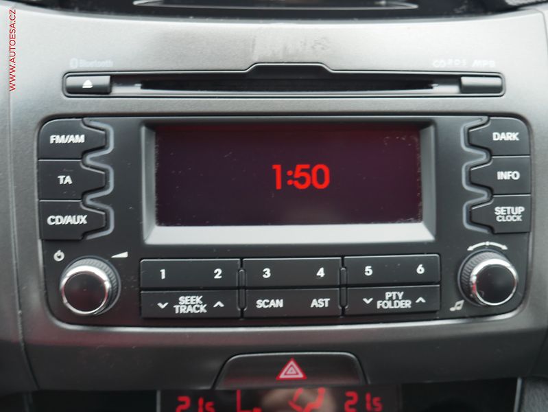 Kia Sportage (2012) 2.0 CRDi 4x4, ČR, AT, park - fotka 18 z 21