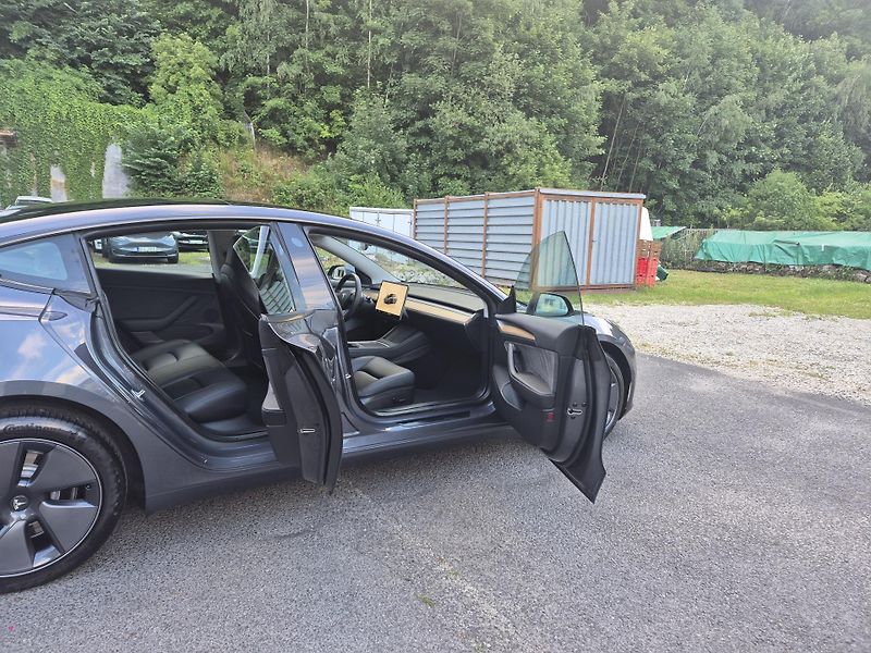 Tesla Model 3 LONG RANGE DUAL MOTOR 91,4% - fotka 17 z 49