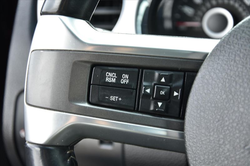 Ford Mustang GT 3.7i 227kW AUTOMAT - fotka 15 z 22