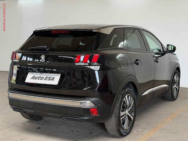Peugeot 3008 (2023) 1.2PT, Allure, AT, LED, TZ - fotka 4 z 18