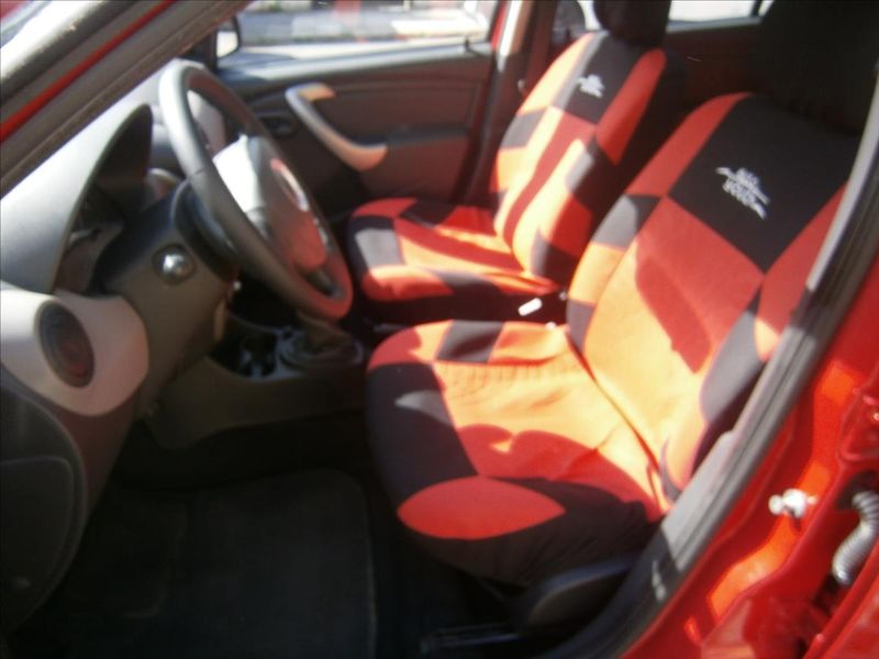 Dacia Sandero 1,2 i 55 KW - fotka 7 z 14